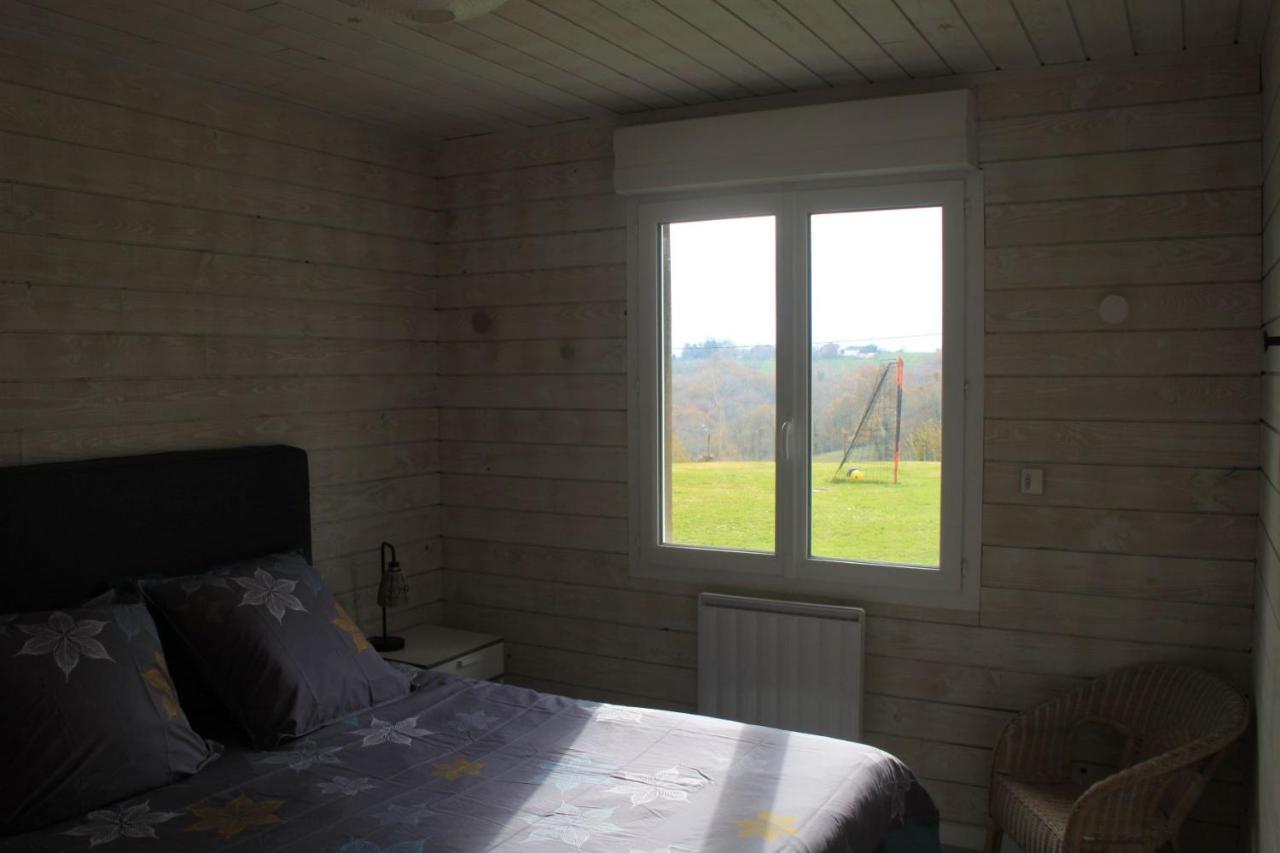 Holiday home De La Tuillere, Maison Contemporaine En Bois Avec Vue Et Piscine *