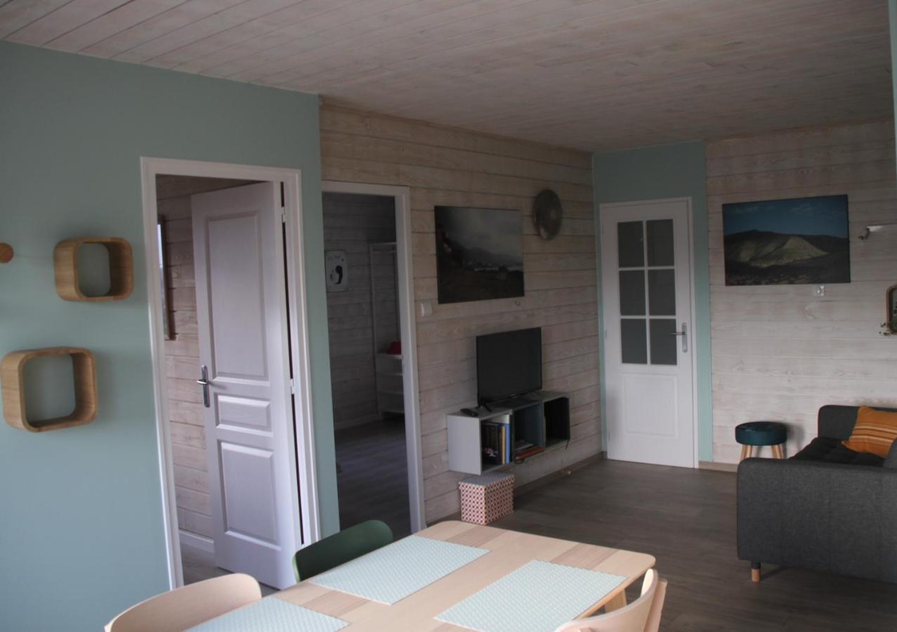 De La Tuillere, Maison Contemporaine En Bois Avec Vue Et Piscine Holiday home Saint-Aulaire