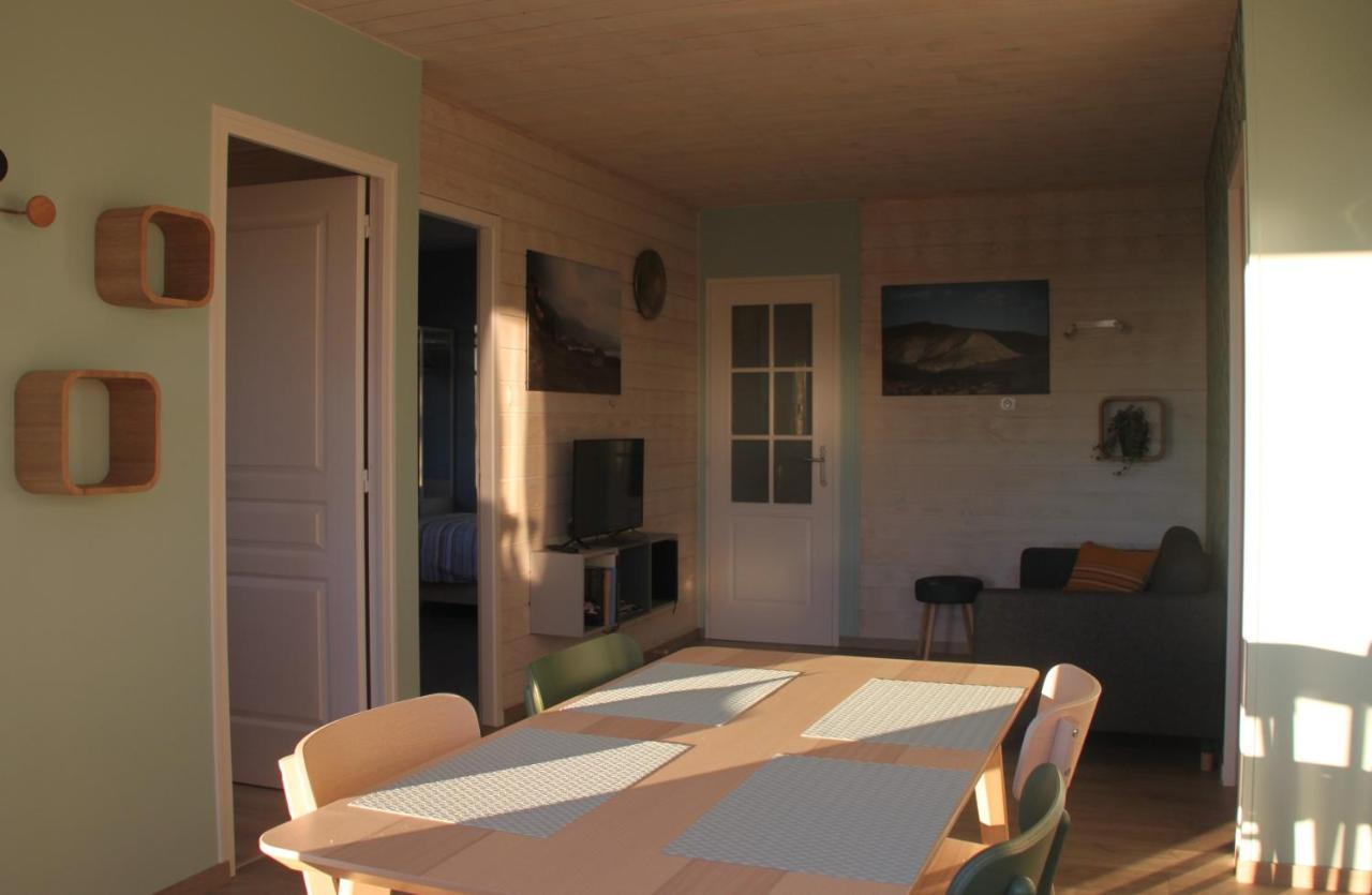 De La Tuillere, Maison Contemporaine En Bois Avec Vue Et Piscine