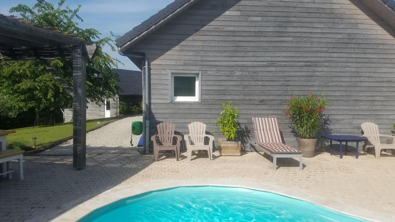 Holiday home De La Tuillere, Maison Contemporaine En Bois Avec Vue Et Piscine *