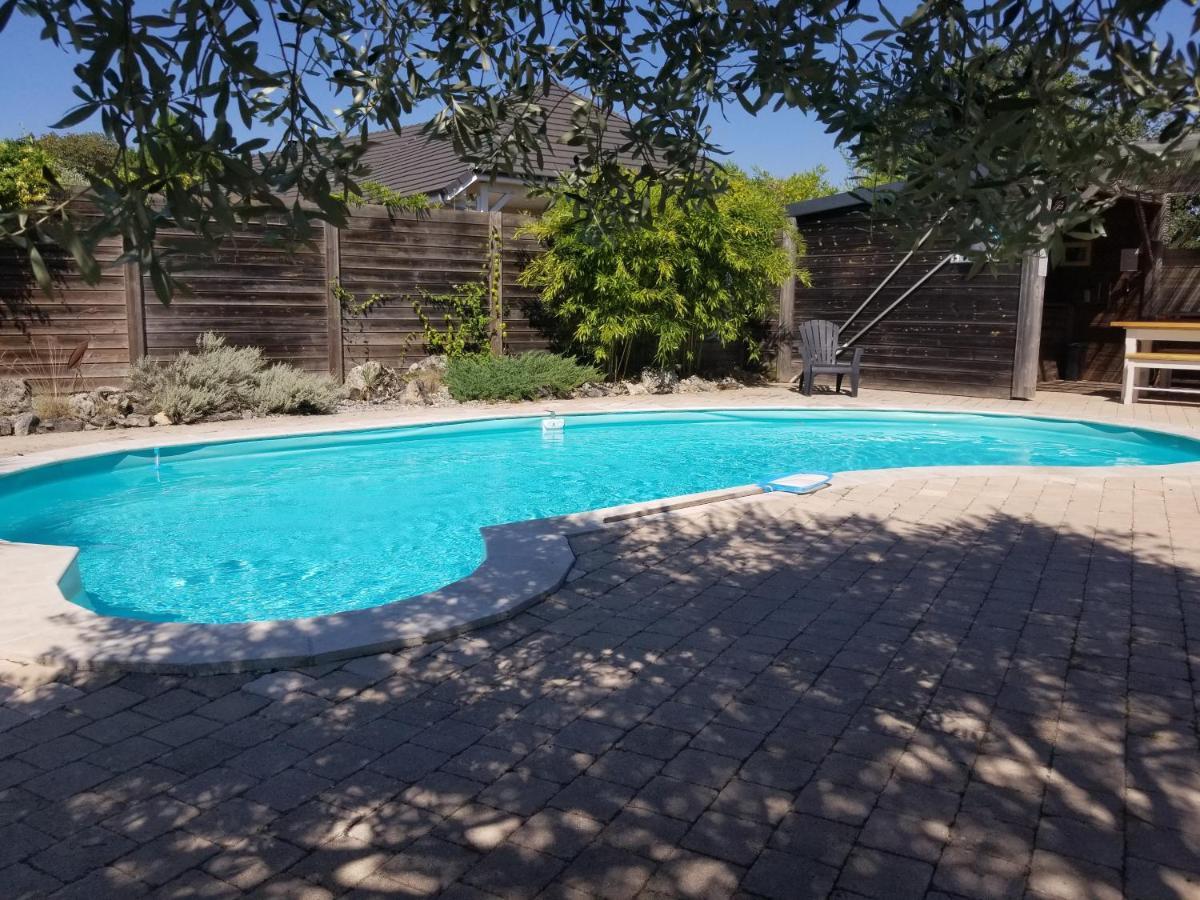 De La Tuillere, Maison Contemporaine En Bois Avec Vue Et Piscine Casa de Férias